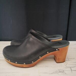 UGG Australia 'Abbie' Leather Clogs in Black - Women's size 6